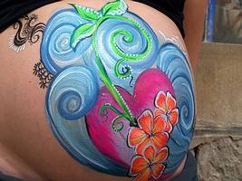 Bellypainting Herz in der Wooge